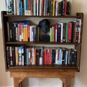Build bookshelves from old dresser drawers