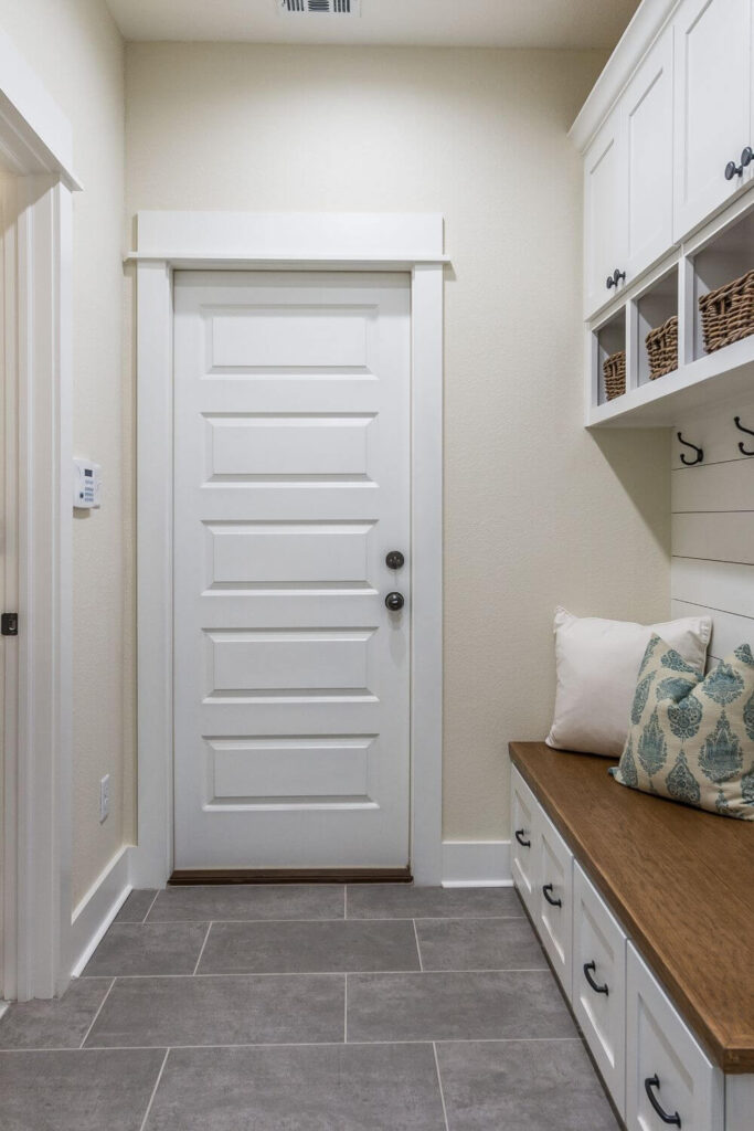 Entryway shelf with closet 