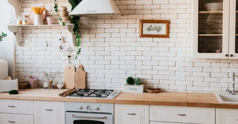 10 expert tips for a perfect kitchen backsplash