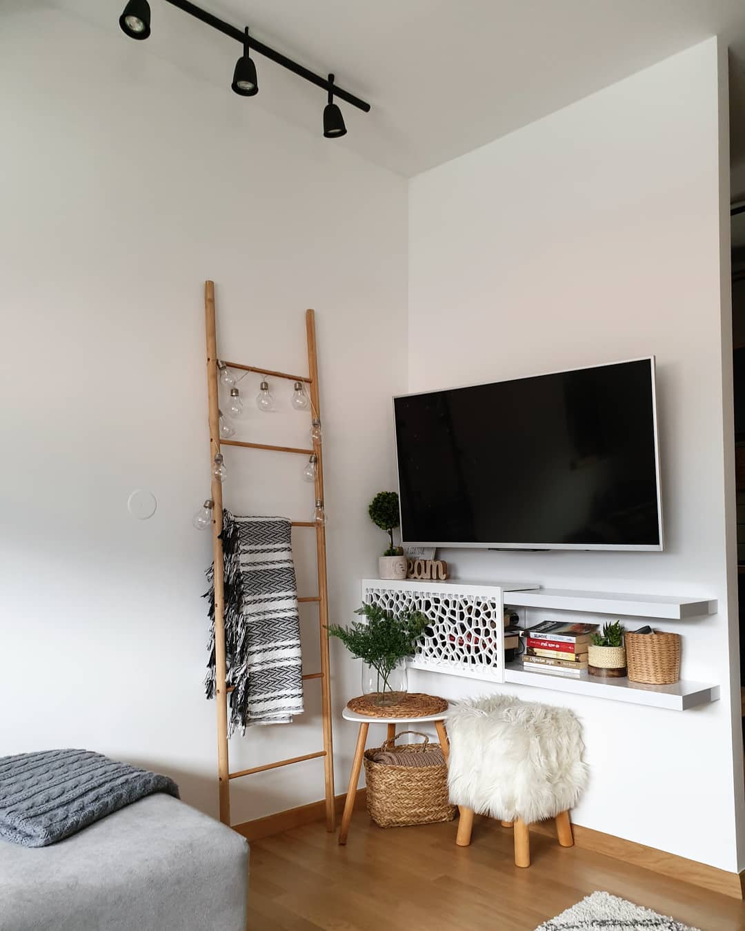 Small Tv Wall Ideas